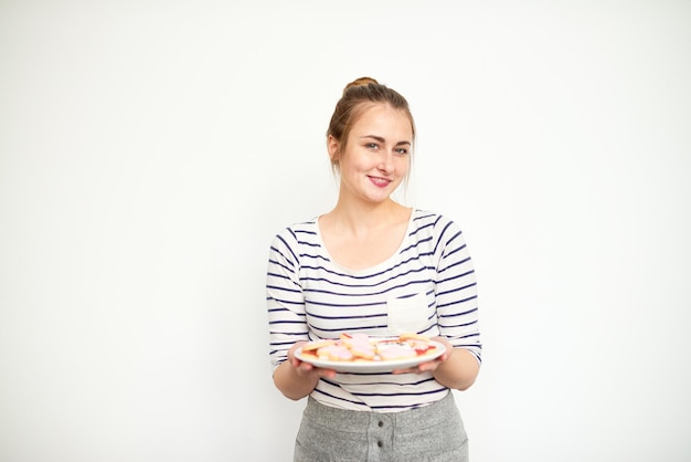 Persoană ținând o farfurie